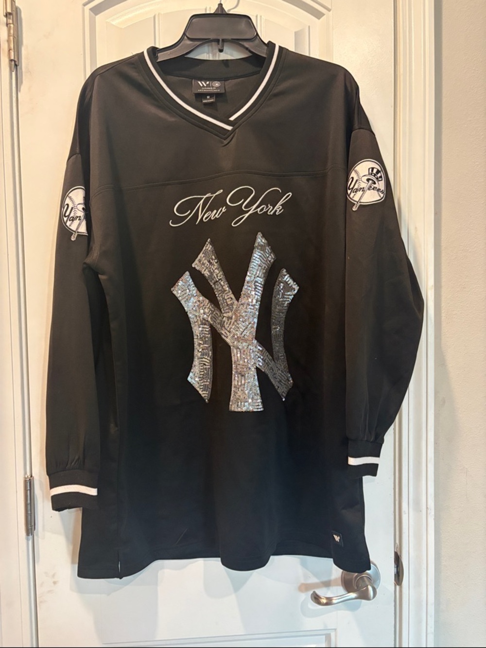 New York Yankees Black Sequin Logo Long Sleeve Jersey top